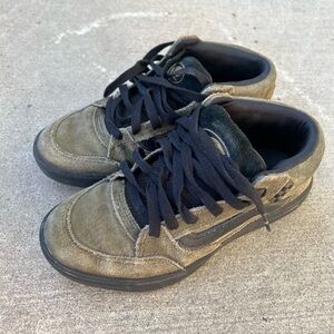 Green suede mid-top Vans skate shoes sneakers size 4.5 Men’s